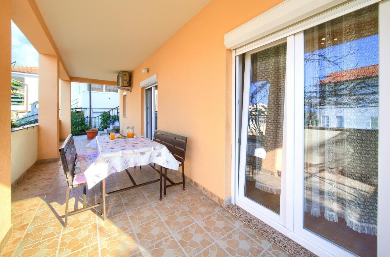 Apartments Petra Krk Town Exterior photo